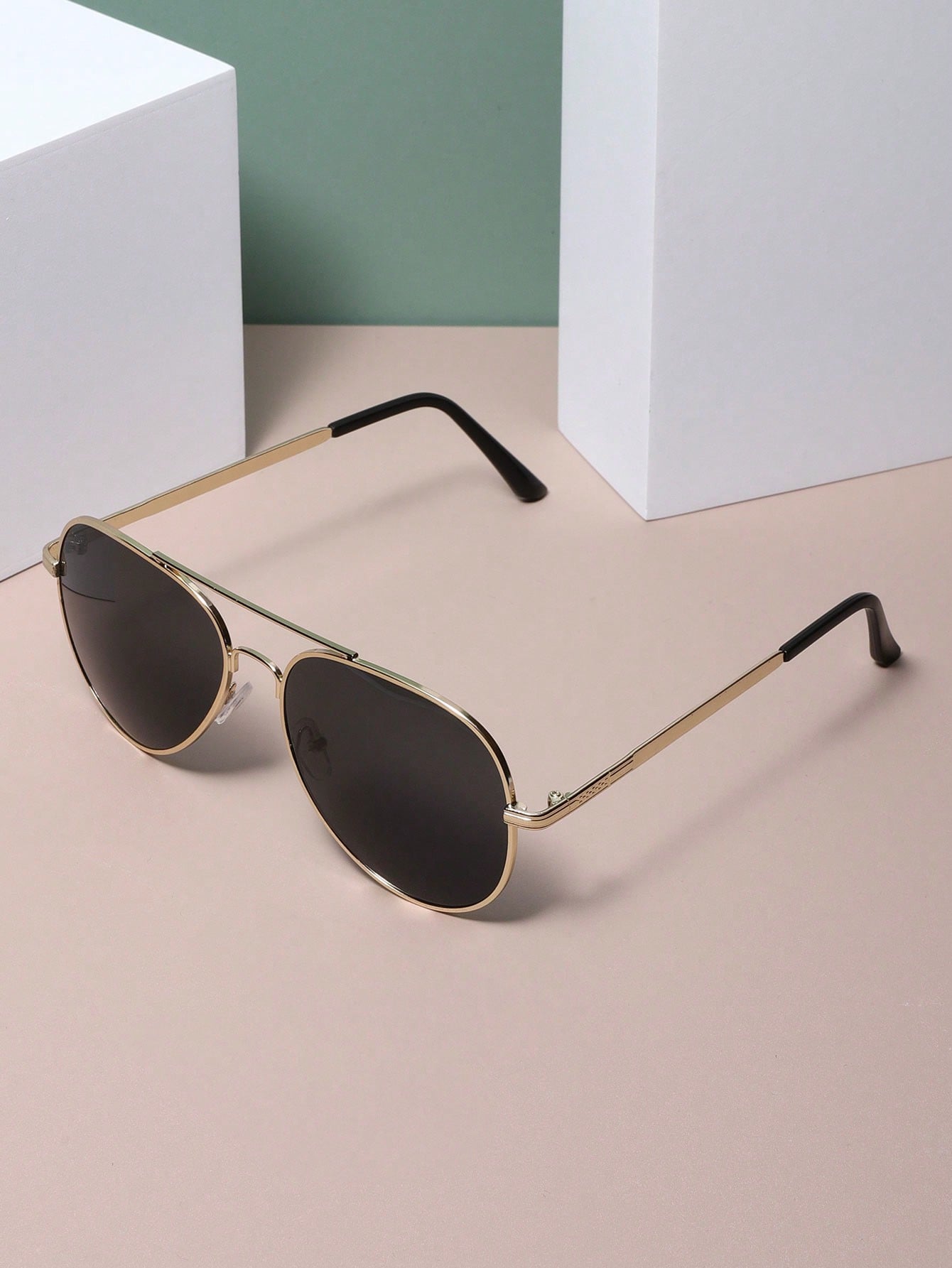 1pc Unisex Metallic Aviator Frame Fashion Glasses Suitable For Daily Wear