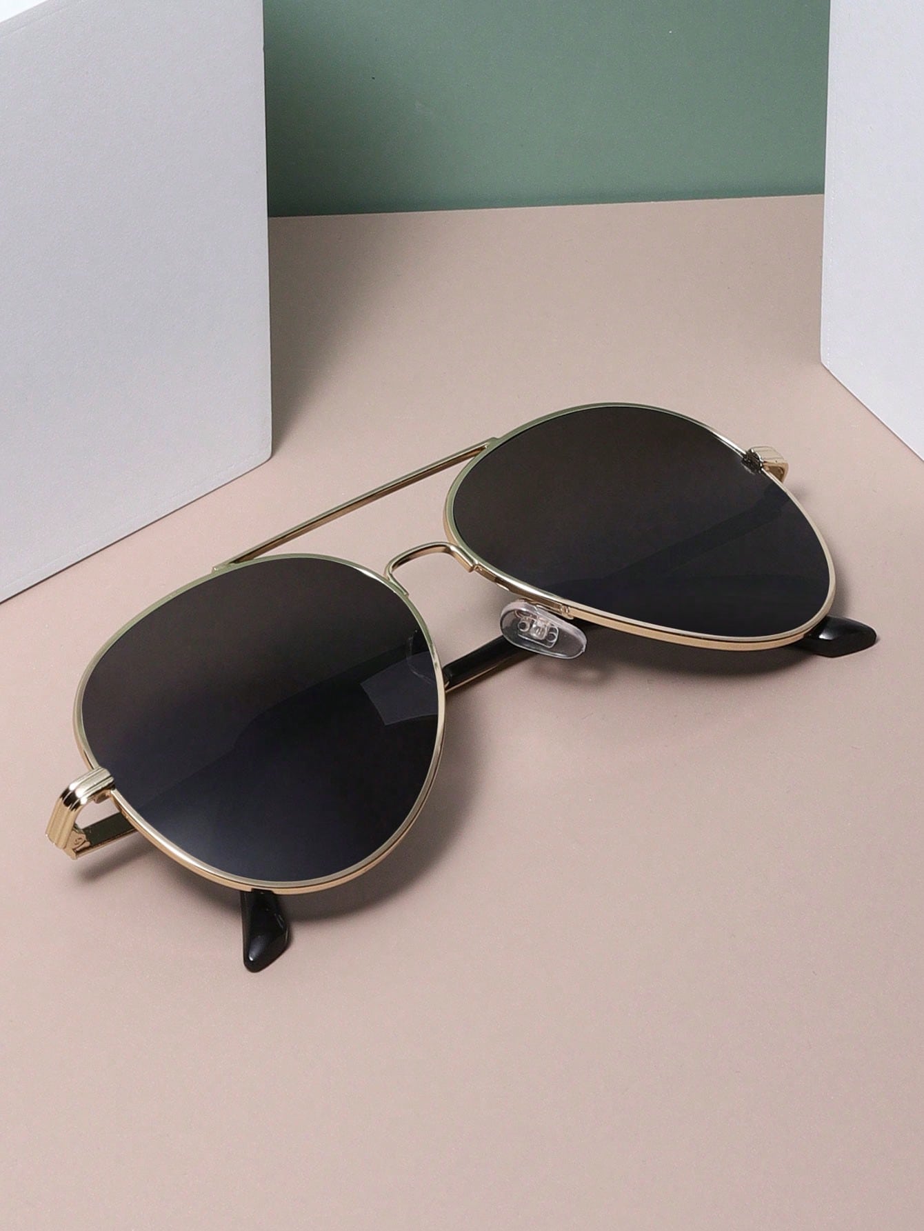 1pc Unisex Metallic Aviator Frame Fashion Glasses Suitable For Daily Wear